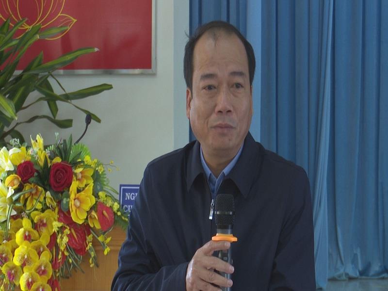 Đồng chí Lê Chí Quang Minh - Phó Chủ tịch UBND huyện Lạc Dương phát biểu tại buổi đấu giá