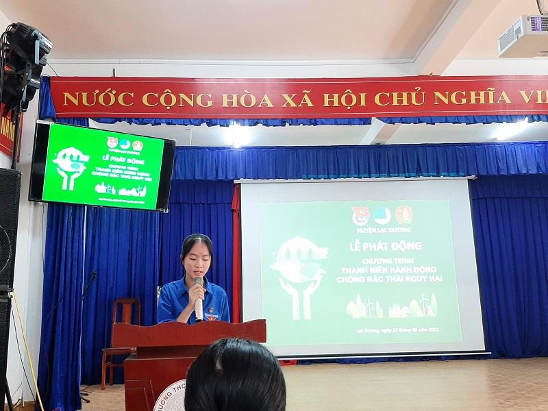 Em Cao Thân Anh Thư  - học sinh Trường THCS Hùng Vương phát biểu tại buổi lễ phát động