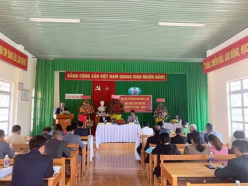 Toàn cảnh Đại hội điểm Chi bộ tổ dân phố Đăng Lèn, thị trấn Lạc Dương