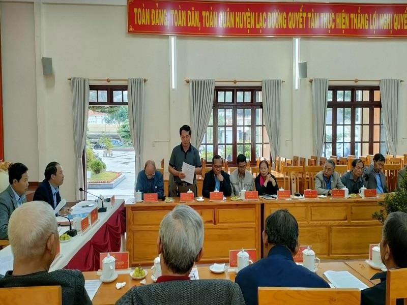 Các đồng chí nguyên lãnh đạo huyện đã có nhiều ý kiến đóng góp để xây dựng huyện Lạc Dương tiếp tục phát triển