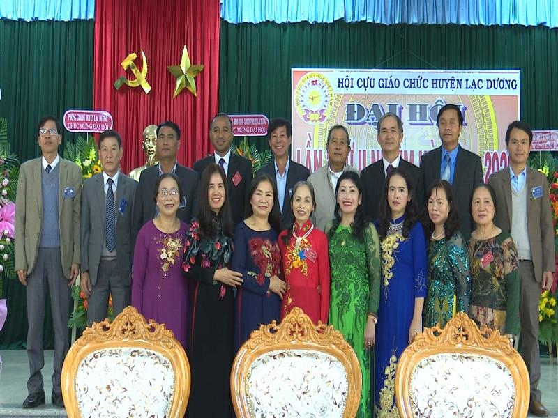 Ban Chấp hành khóa mới chụp hình lưu niệm cùng các đồng chí lãnh đạo tỉnh và huyện