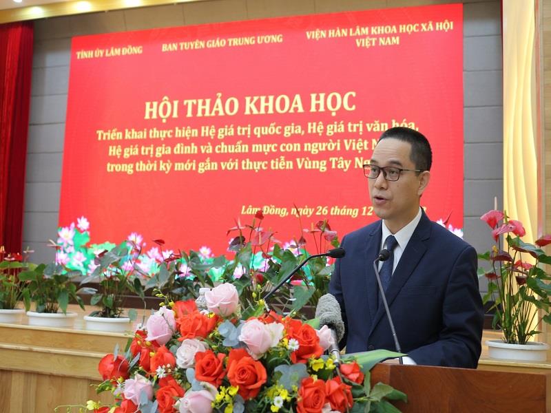 PGS.TS. Tạ Minh Tuấn - Phó Chủ tịch Viện Hàn lâm Khoa học xã hội Việt Nam phát biểu đề dẫn hội thảo