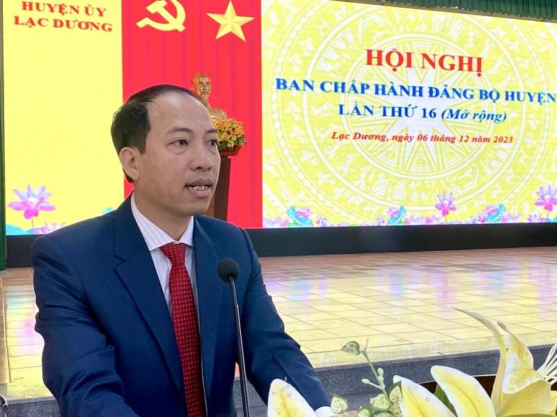 Đồng chí Sử Thanh Hoài - Bí thư Huyện ủy, Chủ tịch HĐND huyện phát biểu kết luận hội nghị