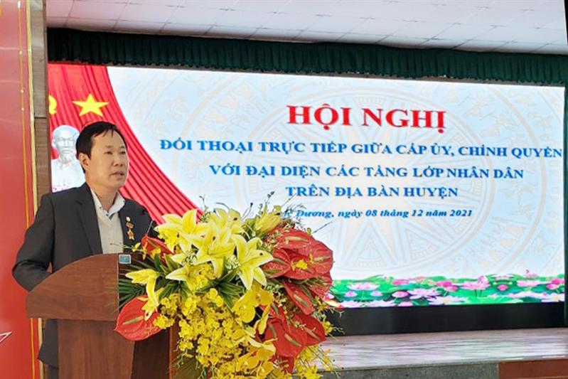 Đồng chí Phạm Triều - Bí thư Huyện ủy, Chủ tịch HĐND huyện Lạc Dươngphát biểu tại hội nghị
