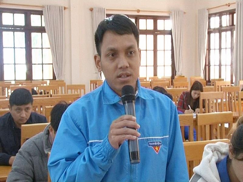 Bí thư Đoàn thanh niên Thị trấn Lạc Dương đặt câu hỏi đối thoại với Chủ tịch UBND huyện