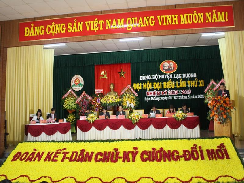 Đồng chí Phạm Triều-TUV, Bí thư Huyện ủy khóa X đọc diễn văn khai mạc Đại hội