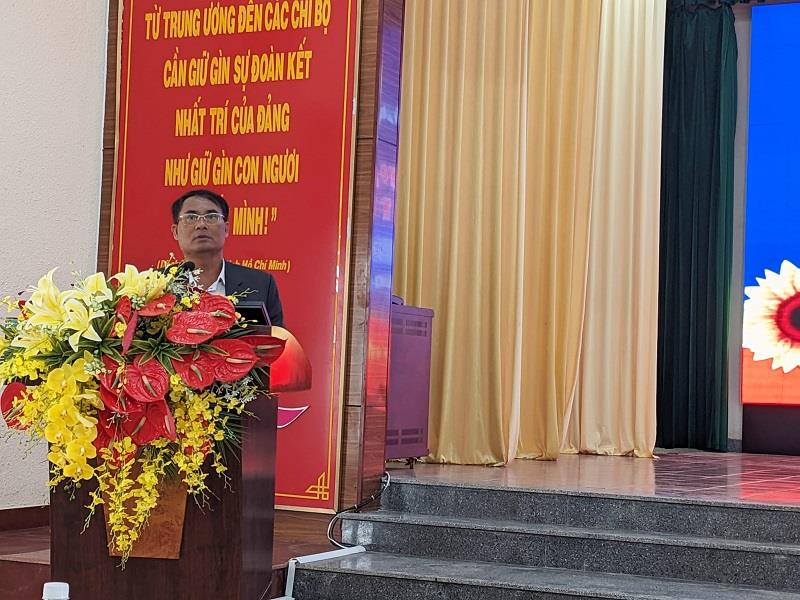 Đồng chí Ya Tiong - Phó Bí thư thường trực Huyện ủy phát biểu chỉ đạo tại hội nghị