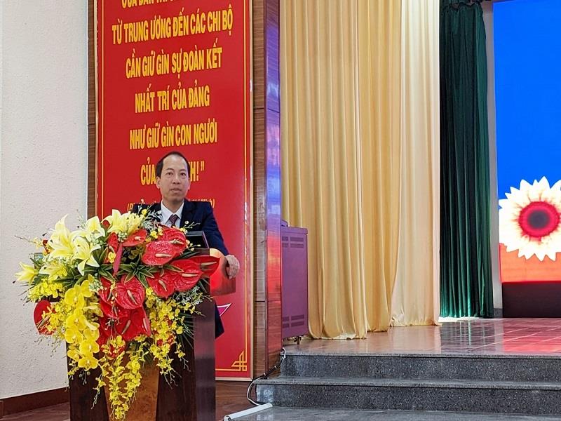 Đồng chí Chủ tịch UBND huyện Sử Thanh Hoài phát biểu kết luận hội nghị