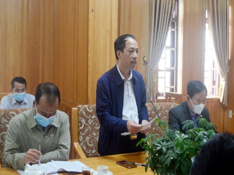 Chủ tịch UBND huyện Lạc Dương Sử Thanh Hoài báo cáo tại buổi làm việc