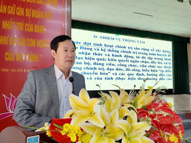 Đồng chí Phạm Triều - Bí thư Huyện ủy, Chủ tịch HĐND huyện quán triệt nội dung kế hoạch số 52 của Huyện ủy tại hội nghị