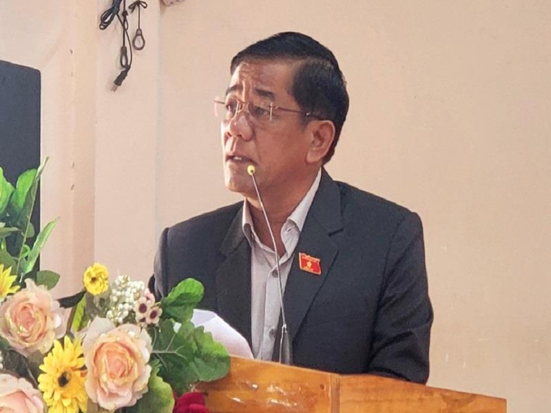 Ông K’ Nhiễu thay mặt Đoàn ĐBQH báo cáo cử tri về nội dung kỳ họp