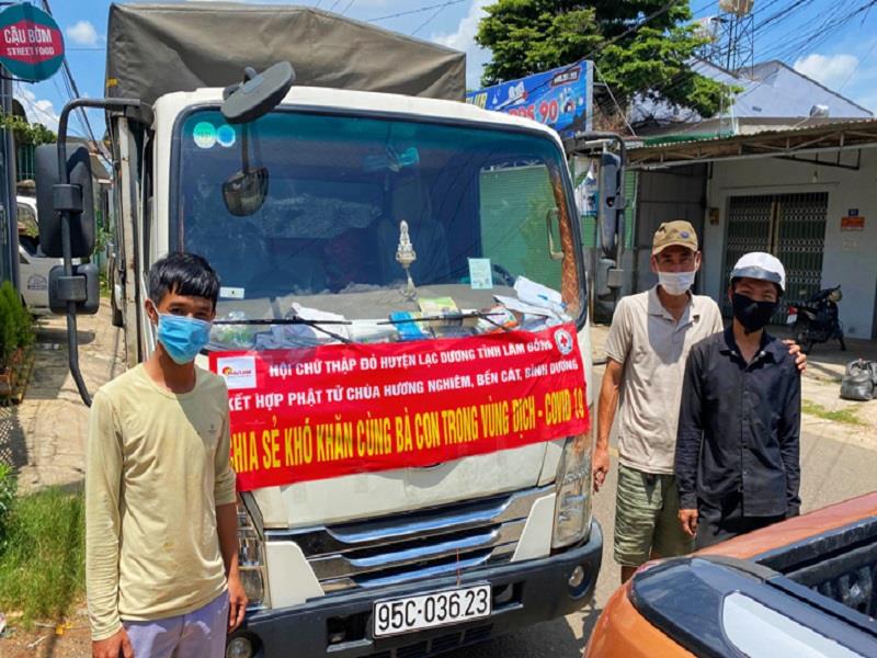 Những chuyến xe chở nông sản do Hội Chữ thập đỏ huyện Lạc Dương vận động để ủng hộ cho người dân các tỉnh phía Nam chống dịch