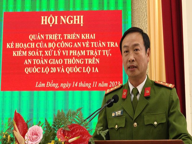 Đại tá Bùi Đức Thịnh - Phó Giám đốc Công an tỉnh phát biểu chỉ đạo tại hội nghị