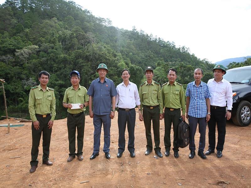 Phó Chủ tịch Quốc hội Trần Quang Phương cùng đoàn công tác khảo sát thực tế tuyến đường Trường Sơn Đông đoạn qua địa bàn huyện Lạc Dương, tỉnh Lâm Đồng