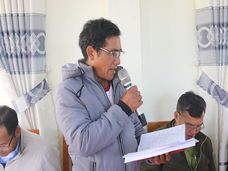 Cán bộ xã Đạ Nhim tích cực phát biểu kiến nghị cấp ủy, chính quyền huyện quan tâm giải quyết trên một số lĩnh vực