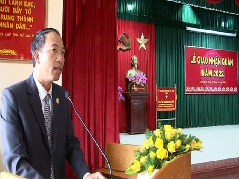 Đồng chí Sử Thanh Hoài - Phó Bí thư Huyện ủy, Chủ tịch UBND huyện phát biểu động viên, căn dặn các tân binh