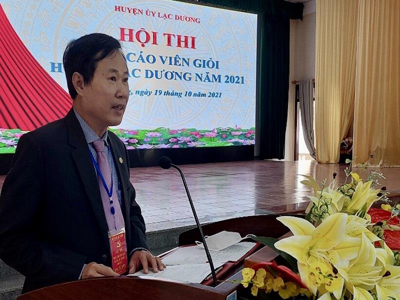 Đồng chí Phạm Triều - TUV, Bí thư Huyện ủy, Chủ tịch HĐND huyện phát biểu khai mạc Hội thi