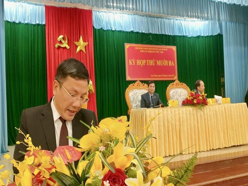Đồng chí Bùi Thế - Phó Bí thư Huyện ủy, Chủ tịch UBND huyện Lạc Dương tiếp thu, giải trình