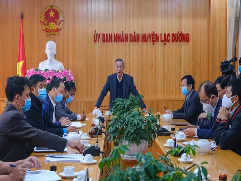 Đồng chí Trần Văn Hiệp - Chủ tịch UBND tỉnh Lâm Đồng cùng đoàn công tác của tỉnh làm việc với lãnh đạo huyện Lạc Dương về công tác phòng chống dịch tại địa phương