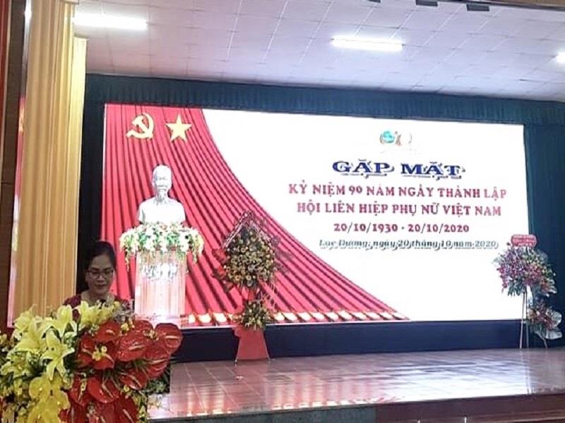 Đồng chí Trần Thị Thuyên - HUV, Chủ tịch Hội LHPN huyện trình bày diễn văn khai mạc