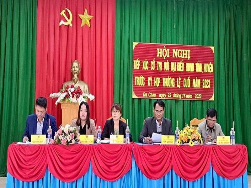 Tổ đại biểu HĐND tỉnh và huyện Lạc Dương tiếp xúc cử tri tại xã Đạ Chais