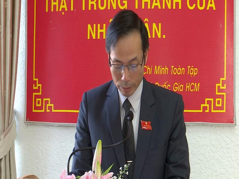 Ông Bùi Văn Thụy - HUV, Bí thư Đảng ủy, Chủ tịch HĐND thị trấn phát biểu tại kỳ họp