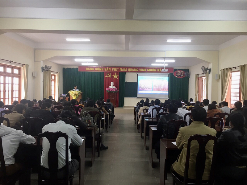 Lớp dành cho bậc THCS tổ chức tại Hội trường Trung tâm Chính trị huyện