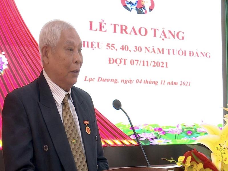 Đồng chí Trần Văn Phước - đảng viên nhận huy hiệu 55 năm tuổi Đảng phát biểu tại buổi lễ