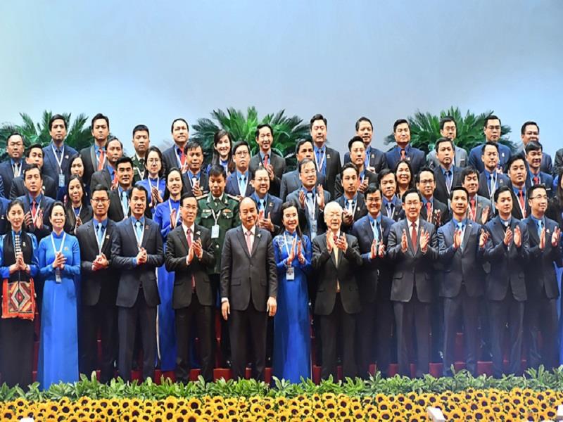 Lãnh đạo Đảng, Nhà nước chụp hình cùng Đoàn Chủ tịch Đại hội và trưởng các đoàn đại biểu các tỉnh, thành