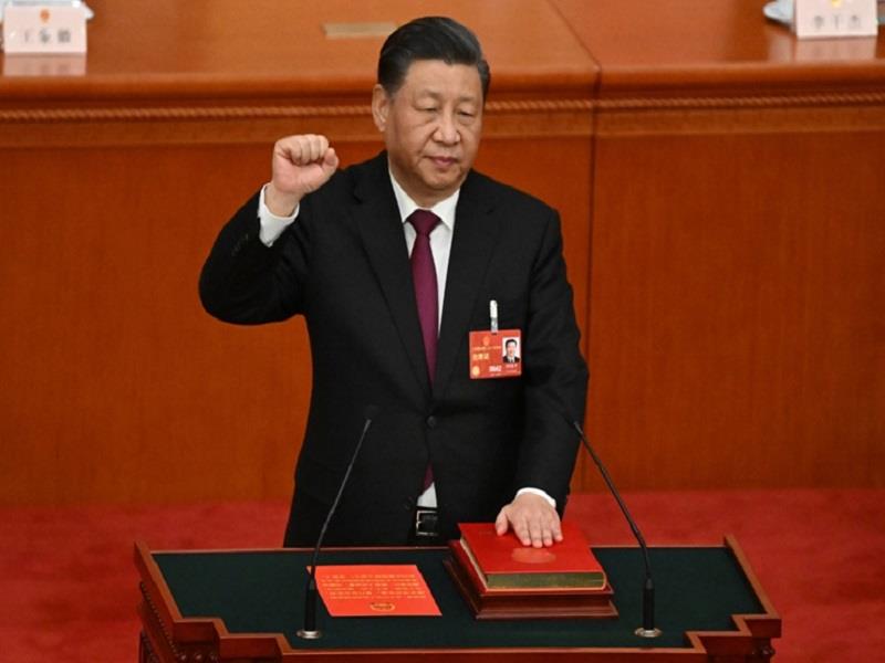 Đồng chí Tập Cận Bình tuyên thệ nhậm chức Chủ tịch Trung Quốc nhiệm kỳ 3 tại Đại Lễ đường Nhân dân ở thủ đô Bắc Kinh ngày 10/3. (Ảnh: AFP)