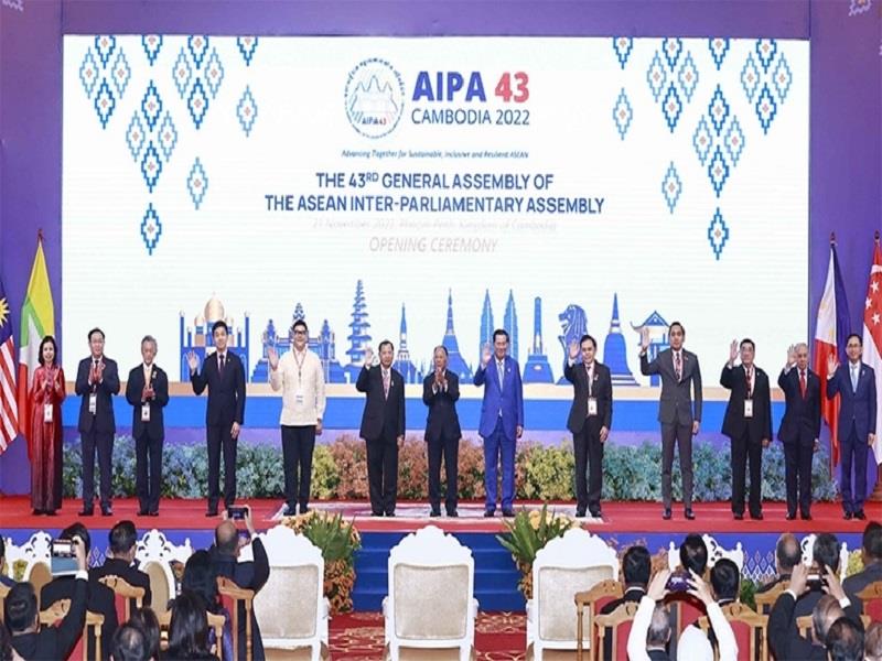Các Trưởng đoàn và đại biểu dự khai mạc Đại hội đồng AIPA-43. (Ảnh: Doãn Tấn)