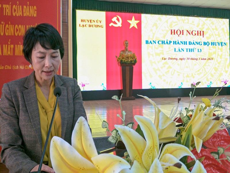 Đồng chí Phạm Thị Phúc - Ủy viên Ban Thường vụ, Trưởng Ban Dân vận Tỉnh ủy phát biểu chỉ đạo hội nghị