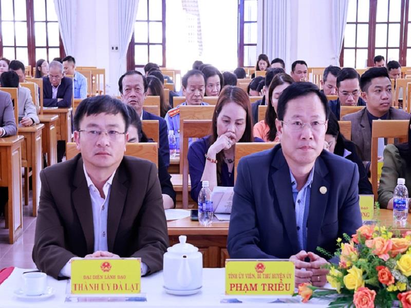 Lãnh đạo Thành ủy Đà Lạt và Huyện ủy Lac Dương tại hội nghị công bố đồ án quy hoạch được duyệt