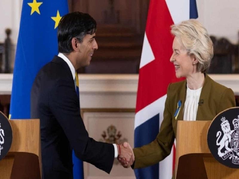 Thủ tướng Anh Rishi Sunak và Chủ tịch Ủy ban châu Âu Ursula Von der Leyen tại buổi họp báo chiều 27/2 (Ảnh: The Guardian)