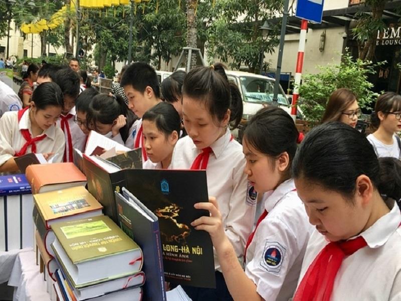 Phát triển văn hóa đọc trong giới trẻ góp phần khăc phục tình trạng lệch chuẩn tiếng Việt. Ảnh: An Nhi.