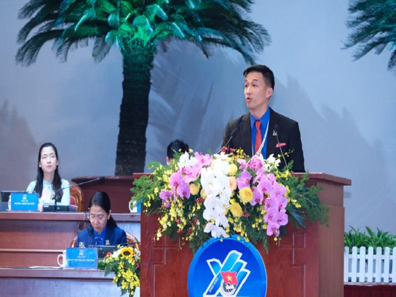 Đồng chí Trần Đức Trung - Phó Bí thư Thường trực Tỉnh Đoàn Lâm Đồng trình bày tham luận tại Đại hội
