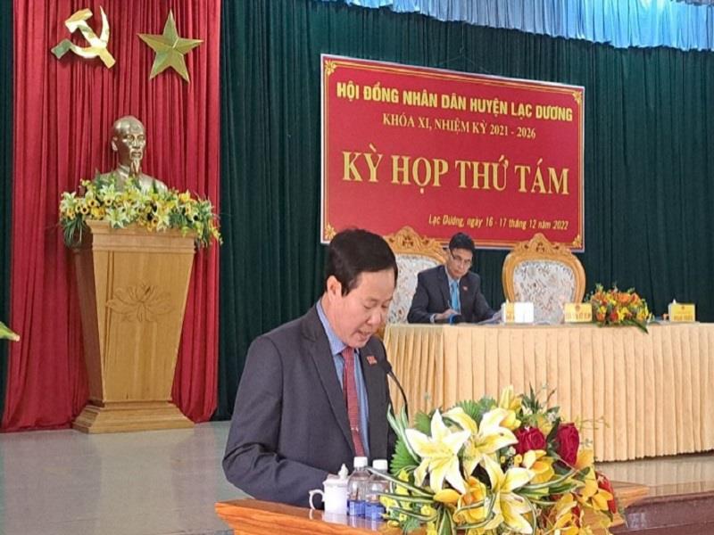 Đồng chí Phạm Triều - Bí thư Huyện ủy, Chủ tịch HĐND huyện Lạc Dương phát biểu bế mạc kỳ họp