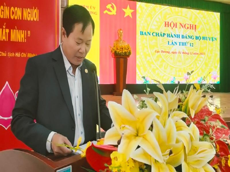 Đồng chí Phạm Triều - Bí thư Huyện ủy, Chủ tịch HĐND huyện Lạc Dương phát biểu kết luận hội nghị