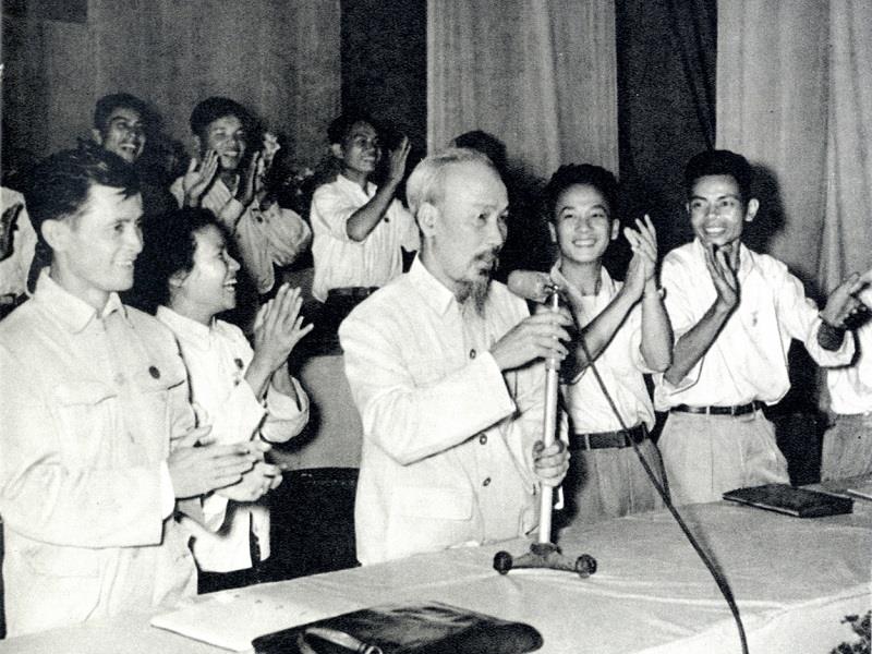 Chủ tịch Hồ Chí Minh căn dặn thanh niên tại Đại hội đại biểu toàn quốc Đoàn Thanh niên cứu quốc lần thứ 2, năm 1956_Ảnh: TTXVN