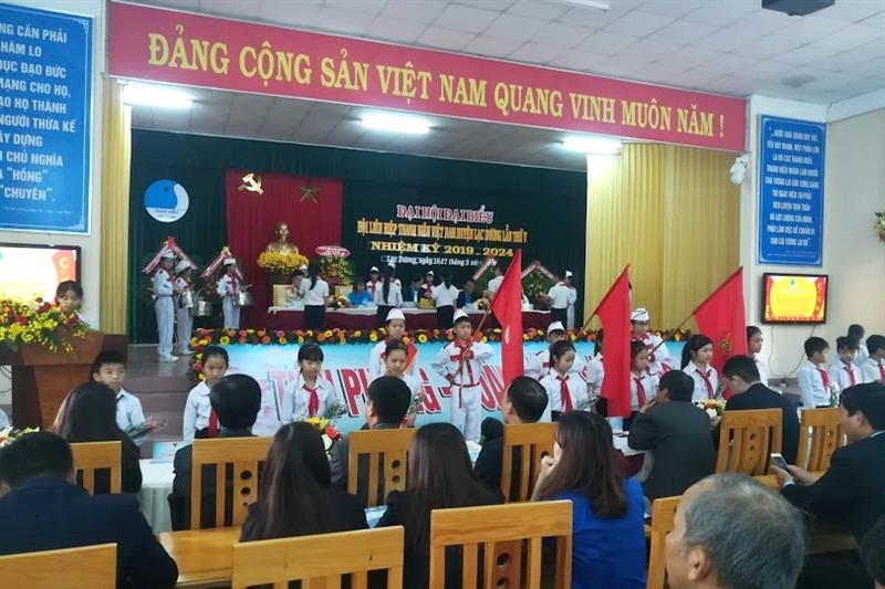Đội TNTP Hồ Chí Minh huyện Lạc Dương chúc mừng Đại hội Hội LHTNVN huyện lần thứ V