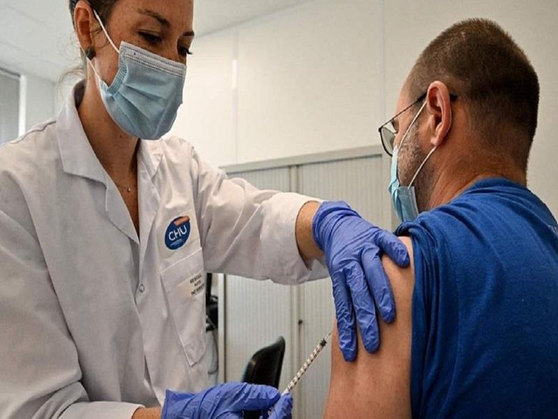 Nữ y tá tiêm vắc-xin ngừa bệnh đậu mùa mpox cho người dân ở Montpellier, Pháp vào tháng 8/2022 (Ảnh: CFP)