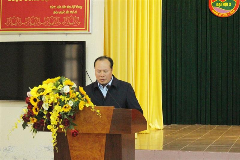 Đồng chí Trịnh Xuân Tự - Bí thư Đảng ủy xã Đạ Nhim đại diện cho các đồng chí mới được bổ sung tham gia Ban Chấp hành Đảng bộ huyện khóa X phát biểu cảm tưởng tại Hội nghị