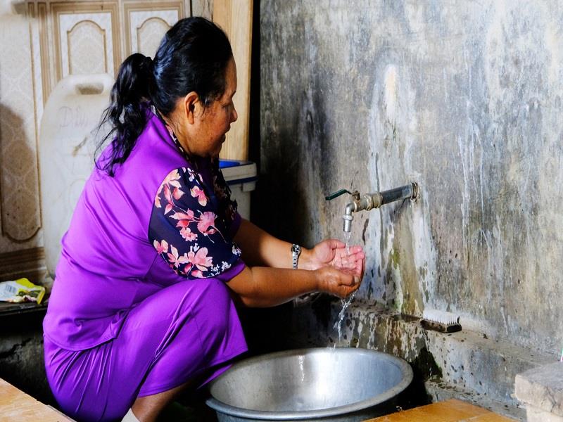 Nguồn nước sạch phục vụ nhu cầu sinh hoạt cho người dân xã Đạ Sar hiện vừa yếu lại vừa thiếu