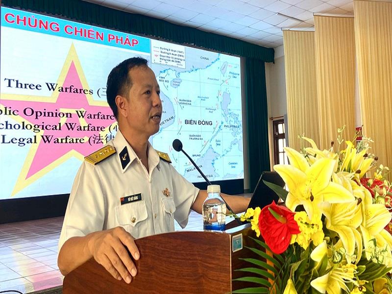 Thượng tá Vũ Viết Bằng - Phó Chính ủy Lữ đoàn 162 Bộ Tư lệnh Vùng 4 Hải quân thông tin về tình hình biển, đảo Việt Nam