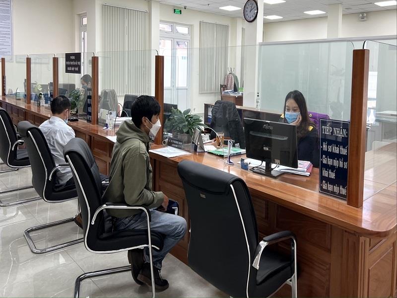 Người dân liên hệ công việc tại Cục Thuế tỉnh Lâm Đồng