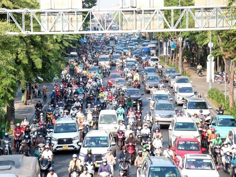 Lượng phương tiện tăng cao tại các tuyến đường khu vực quanh sân bay Tân Sơn Nhất