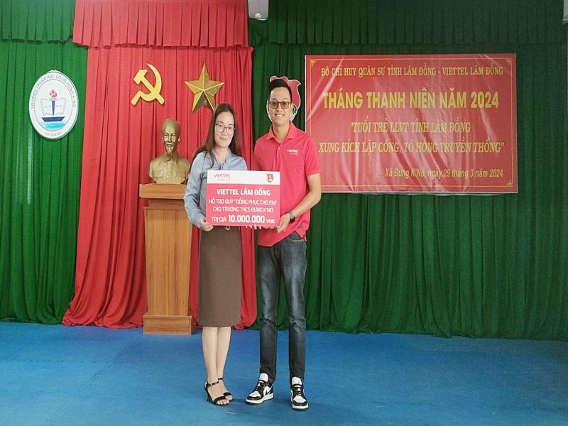 CĐCS Viettel Lâm Đồng tặng quà cho Trường THCS Đưng Knớ