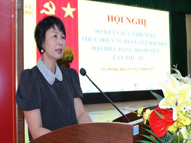 Đồng chí Phạm Thị Phúc - Ủy viên Ban Thường vụ, Trưởng Ban Dân vận Tỉnh ủy phát biểu chỉ đạo hội nghị
