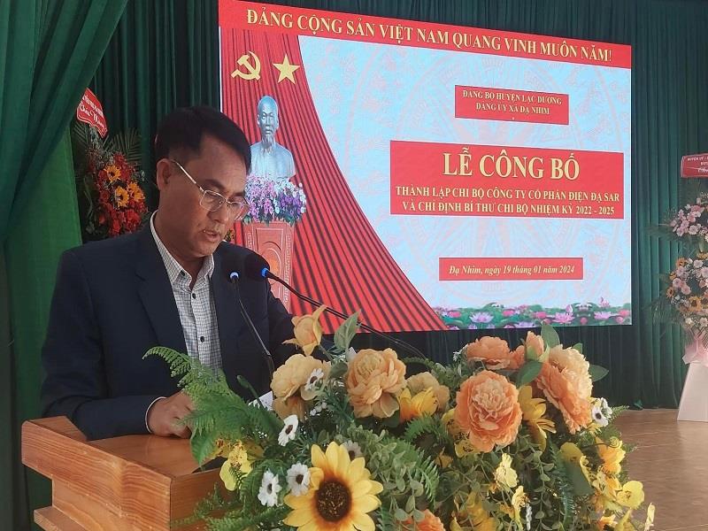 Đồng chí Ya Tiong - Phó Bí thư Thường trực Huyện ủy Lạc Dương phát biểu tại lễ công bố