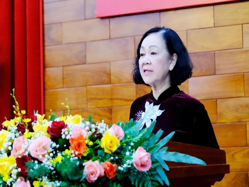 Đồng chí Trương Thị Mai phát biểu giao nhiệm vụ